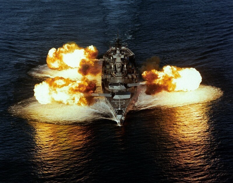 ​New Jersey fires its main caliber, December 1986. — wikipedia.org - Fire Power for Freedom | Warspot.net