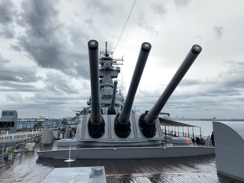 ​View of the forward turrets of 16-inch guns No. 1 and No. 2. Photo by the author - Fire Power for Freedom | Warspot.net