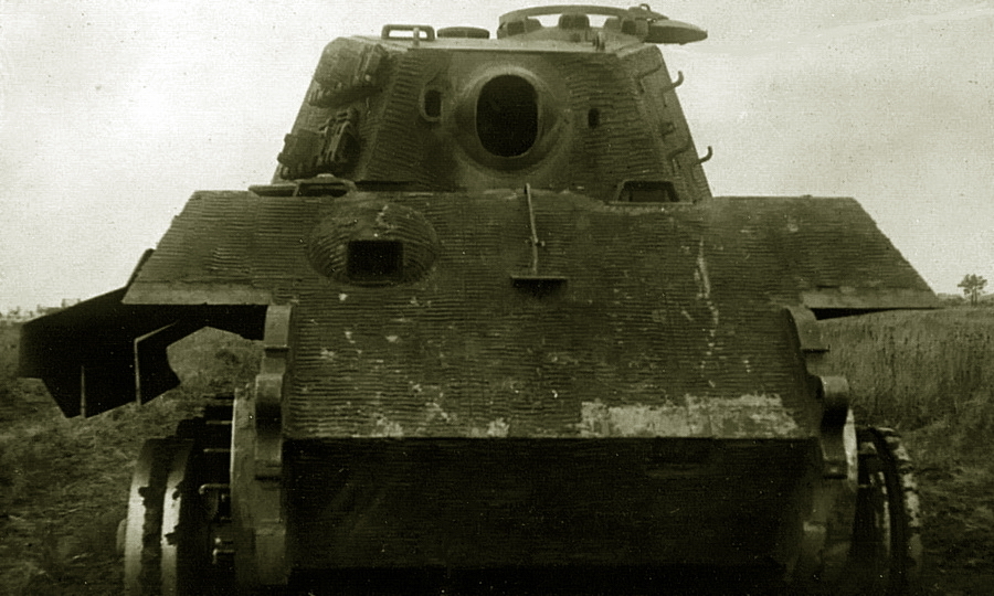 ​A Tiger Ausf.B before firing trials at the proving grounds. The new tank was not very surprising after the study of the Panzerjager Tiger(P), which had similar armour. Nevertheless, this was the most heavily armoured tank of WWII - Thick Skin of German Beasts | Warspot.net