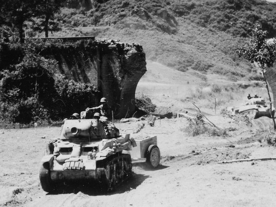 ​HMC M8 in Italy, 1944. The front vehicle is towing a captured German ammunition cart - HMC M8: Quick Support for Light Tanks | Warspot.net