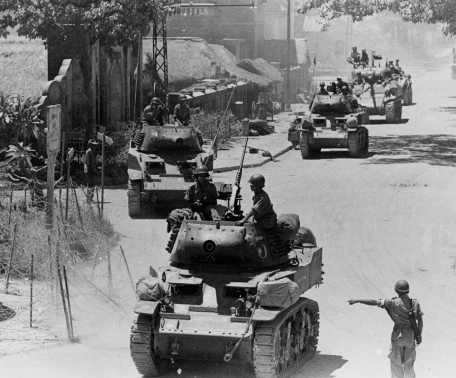 ​French vehicles served for a long time. An HMC M8 column in Indochina, early 1950s - HMC M8: Quick Support for Light Tanks | Warspot.net