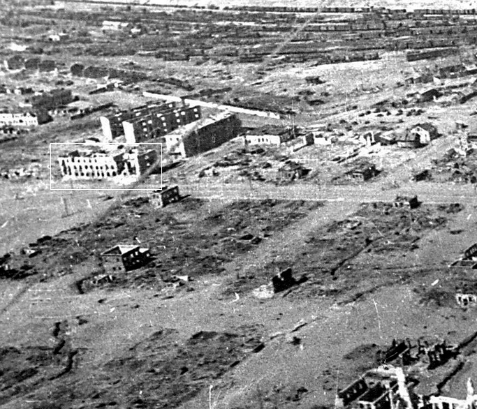 ​Perhaps the only photo of the still not demolished ruins of the «Milk House», which stood in the north-western corner of 9 January Square. It is now replaced by the Volgograd House of Officers at the address «Lenin Avenue, 31» - Unknown Stalingrad: Pavlov’s House, Anatomy of a Legend | Warspot.net