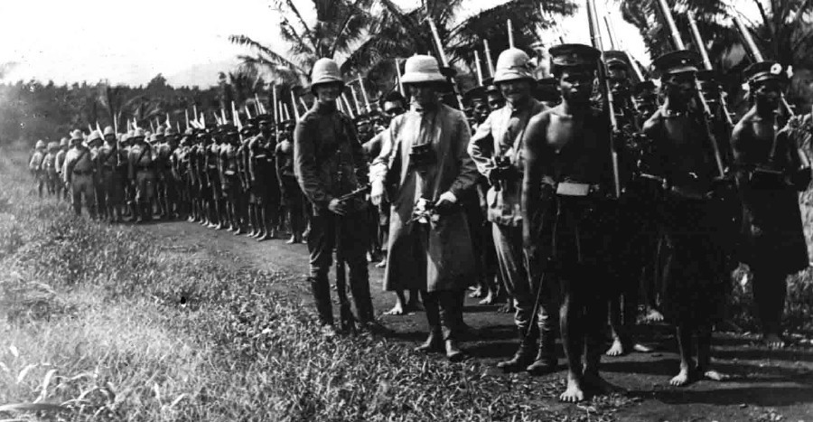 ​A convoy of German troops, the bulk of which was formed by Melanesian police officers, shortly before their landing on Sokehs - Sokehs Island against the German Empire | Warspot.net