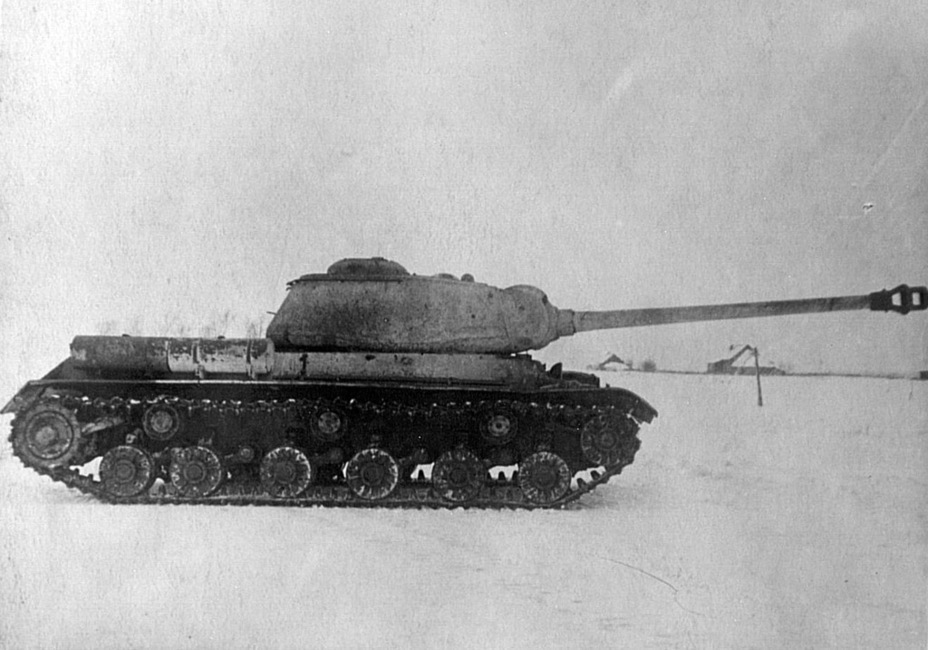 ​Trials of the IS-2 showed that the rate of fire of the D-25T with a screw breech was only 1.5 RPM - IS-2: Struggle for the Assembly Line | Warspot.net