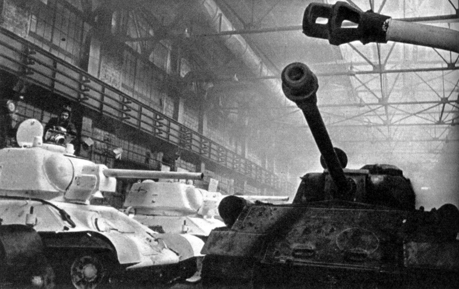 ​T-34s and IS-2s in production together - IS-2: Struggle for the Assembly Line | Warspot.net