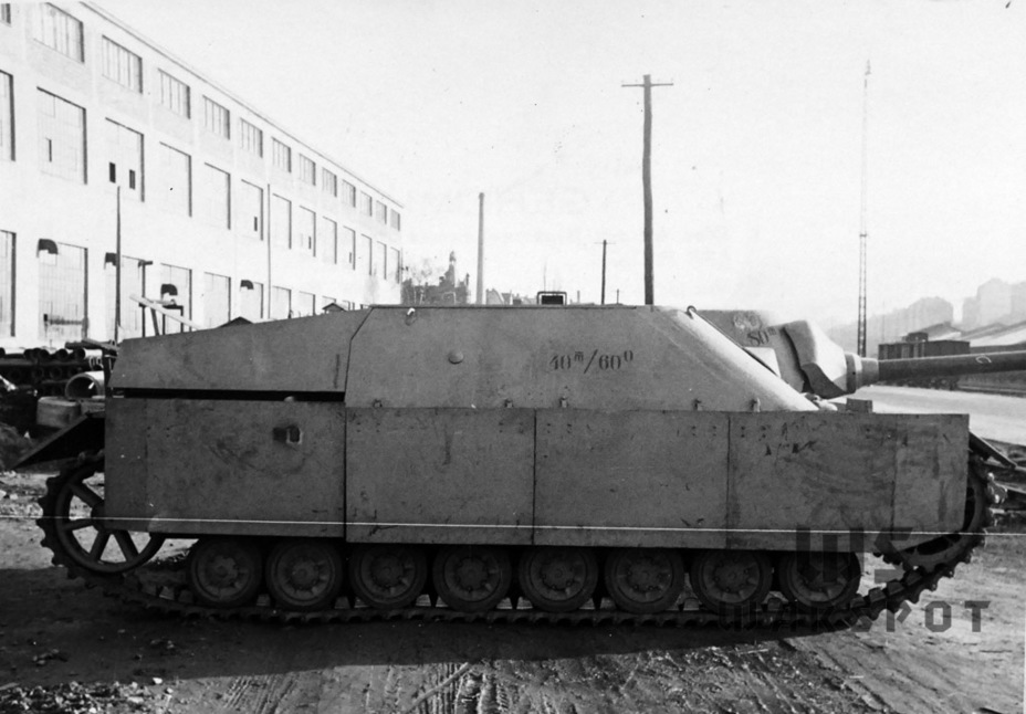 ​The first experimental Panzerjäger aus Fg.St. Panzer IV at the factory, October 1943 - Jagdpanzer IV: The Best StuG | Warspot.net