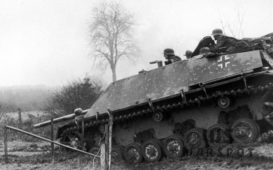 ​The Jagdpanzer IV played an active role in the Adrennes counteroffensive. A vehicle from 12th SS division Hitlerjugend is pictured - Jagdpanzer IV: The Best StuG | Warspot.net