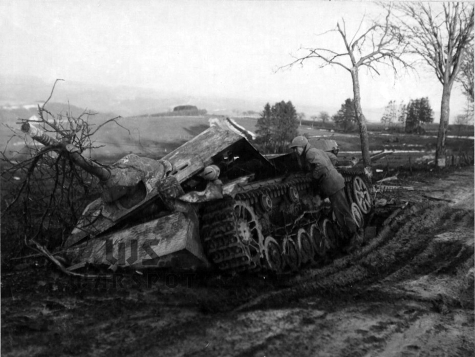 ​The result of fighting in the Ardennes. Judging by the rings on the barrel, the crew claimed no fewer than 3 American tanks - Jagdpanzer IV: The Best StuG | Warspot.net