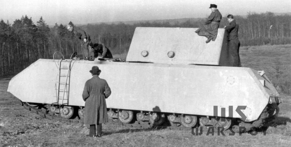 ​The first prototype on arrival at Böblingen. It is painted in the base coat. Ferdinand Porsche himself stands with his back to the camera in the center of the photo - Stillborn Maus  | Warspot.net