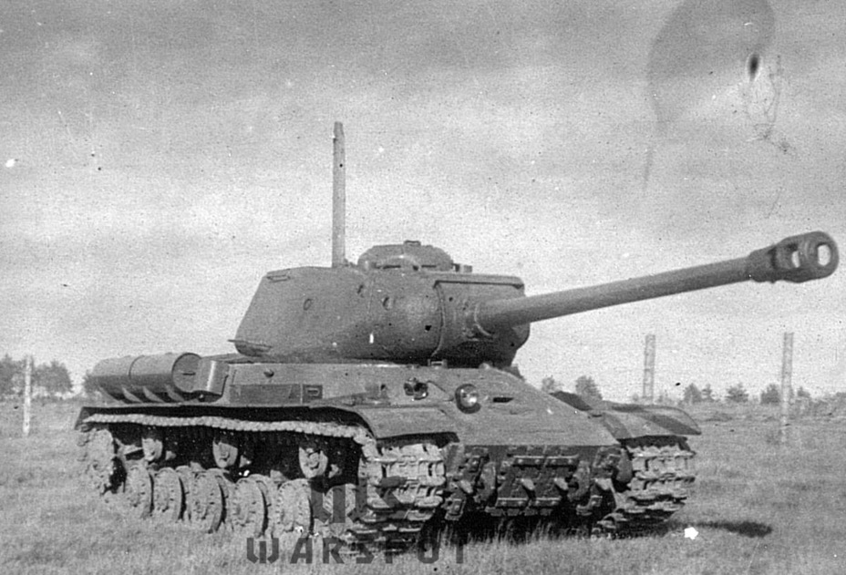 ​Tank with serial n umber 240-408102 produced in August 1944. It has the opposite heritage: the hull was produced at UZTM, the turret was produced at factory #200 - IS-2: Small Modernization of a Large Tank | Warspot.net