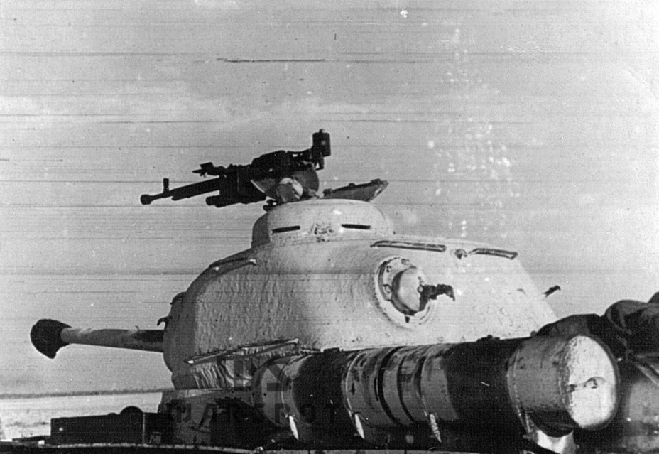 ​The AA MG could work against both air and land targets - IS-2: Small Modernization of a Large Tank | Warspot.net