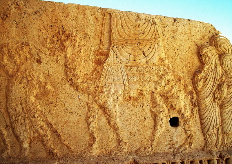 ​A relief from Palmyra depicting traveling women. Photo by the author - When it has nothing to do with love | Warspot.net