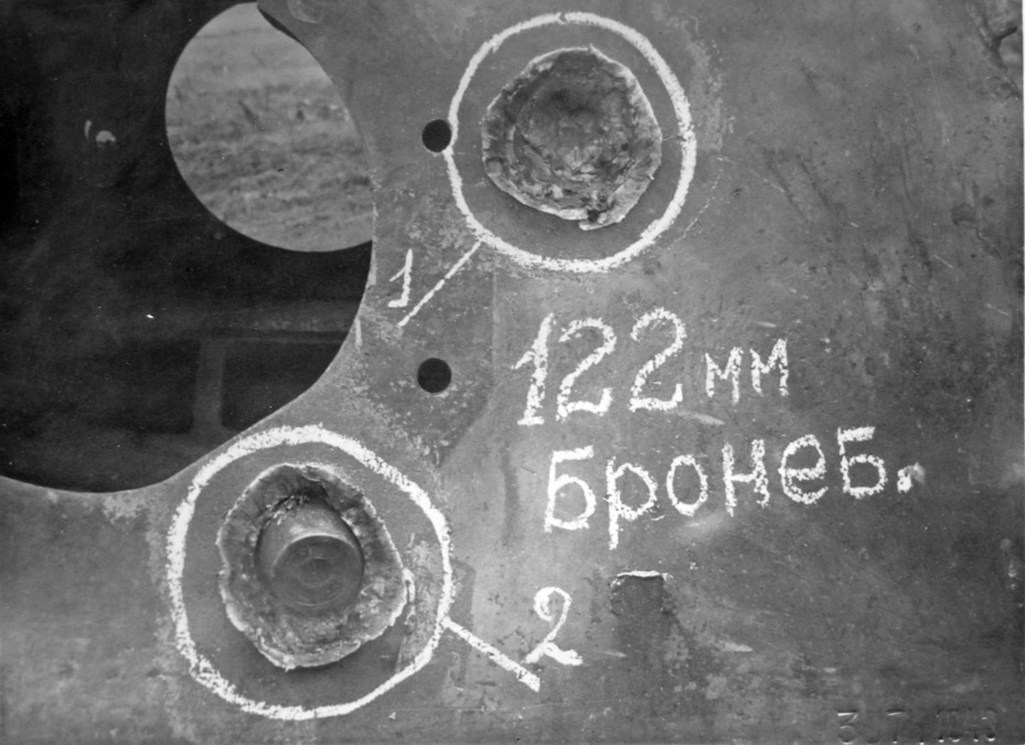 ​This hit from the D-25 was not counted, but it would not matter to a German crew in a real battle - The Trophy from the Kursk Salient | Warspot.net