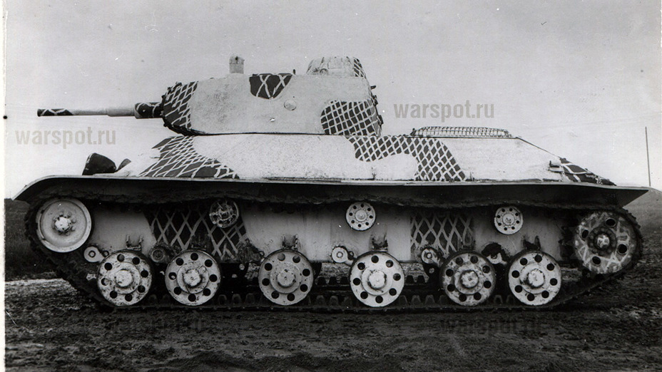 ​A T-50 tank. Note the different width of the stripes and the distance between them - Red Army's White Tanks | Warspot.net