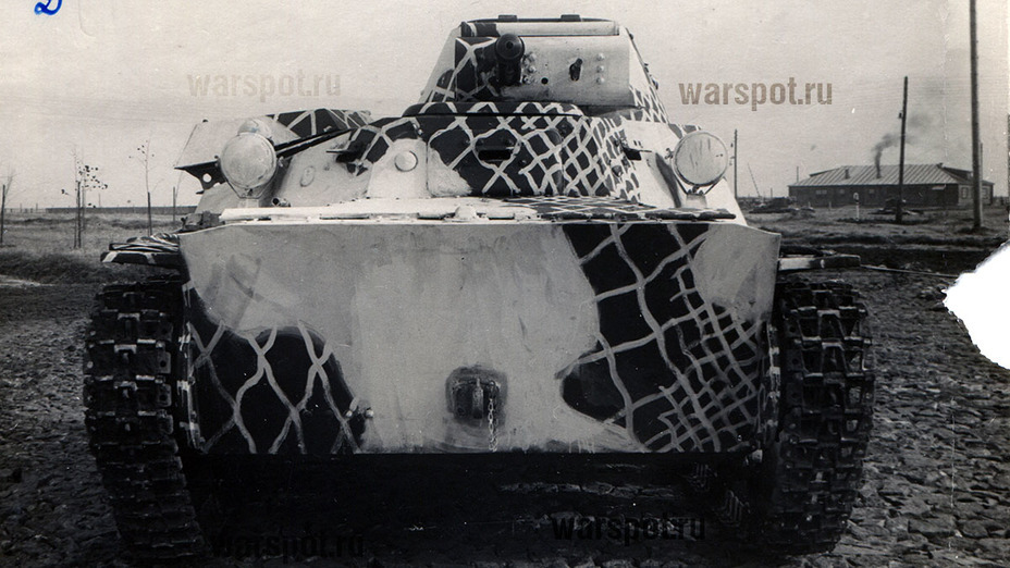 ​A T-40 tank. You can see that the paint was applied in several layers, and the degree of transparency varies. The headlights are fully painted over - Red Army's White Tanks | Warspot.net