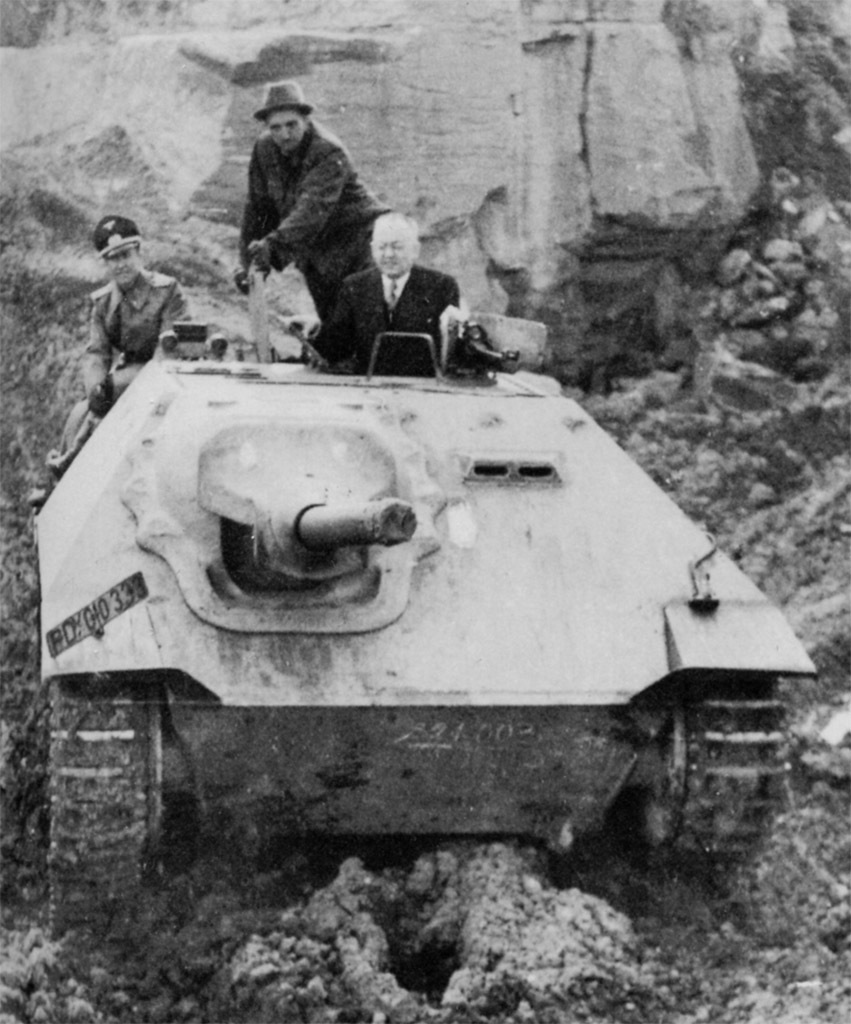 ​Trials at the factory proving grounds. The first variant of the gun shield is shown. Surin designed it in such a way that it had many weakened areas - Hetzer: Ersatz Destroyer | Warspot.net