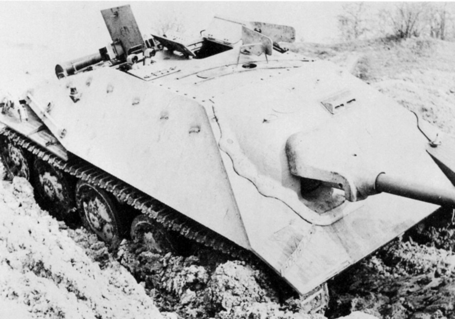 ​The same vehicle bogged down during trials - Hetzer: Ersatz Destroyer | Warspot.net