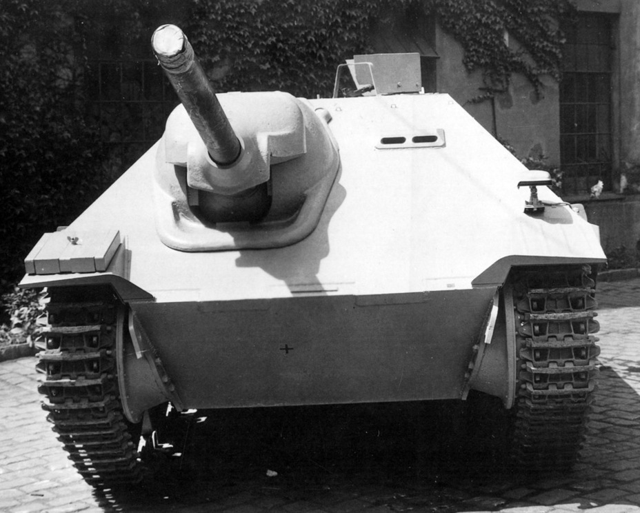 ​A new gun mantlet and tow hooks separate the May-June production vehicles from the earlier ones - Hetzer: Ersatz Destroyer | Warspot.net