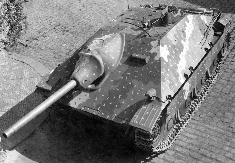 ​The Jagdpanzer 38(t) looked like this until September of 1944. The camouflage was applied at the factory. Later, it was replaced with a simpler pattern - Hetzer: Ersatz Destroyer | Warspot.net