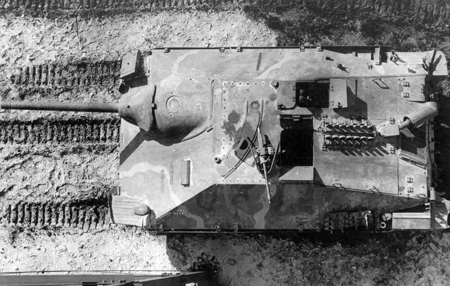 ​Jagdpanzer 38 from above. The muffler changed and the driver's observation device was redesigned - Hetzer: Ersatz Destroyer | Warspot.net