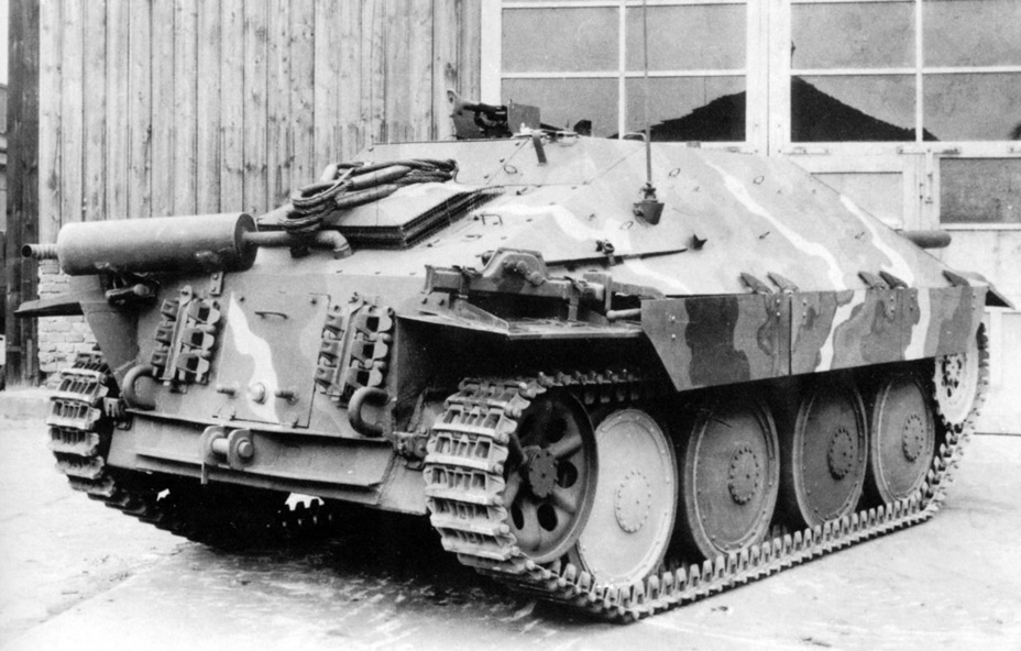 ​In addition to a new gun mount, the vehicle had a new engine, which meant that the engine compartment had to be altered - Hetzer: Ersatz Destroyer | Warspot.net