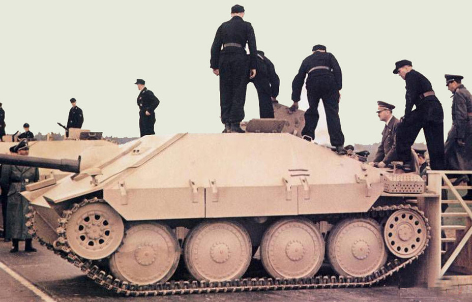 ​Hitler inspects a May-June 1944 production vehicle - Hetzer: Ersatz Destroyer | Warspot.net