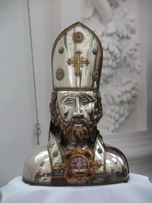 ​Head of St. Cyprian. Silver reliquary at Kornelimünster, Germany. commons.wikimedia.org - Plague and the End of Antiquity | Warspot.net