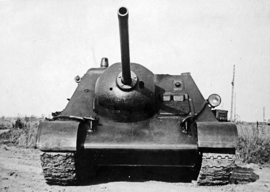 ​SU-85-IV on the Gorohovets proving grounds, August 1943. The gun is at maximum elevation - From Medium Assault Gun to Medium Tank Destroyer | Warspot.net