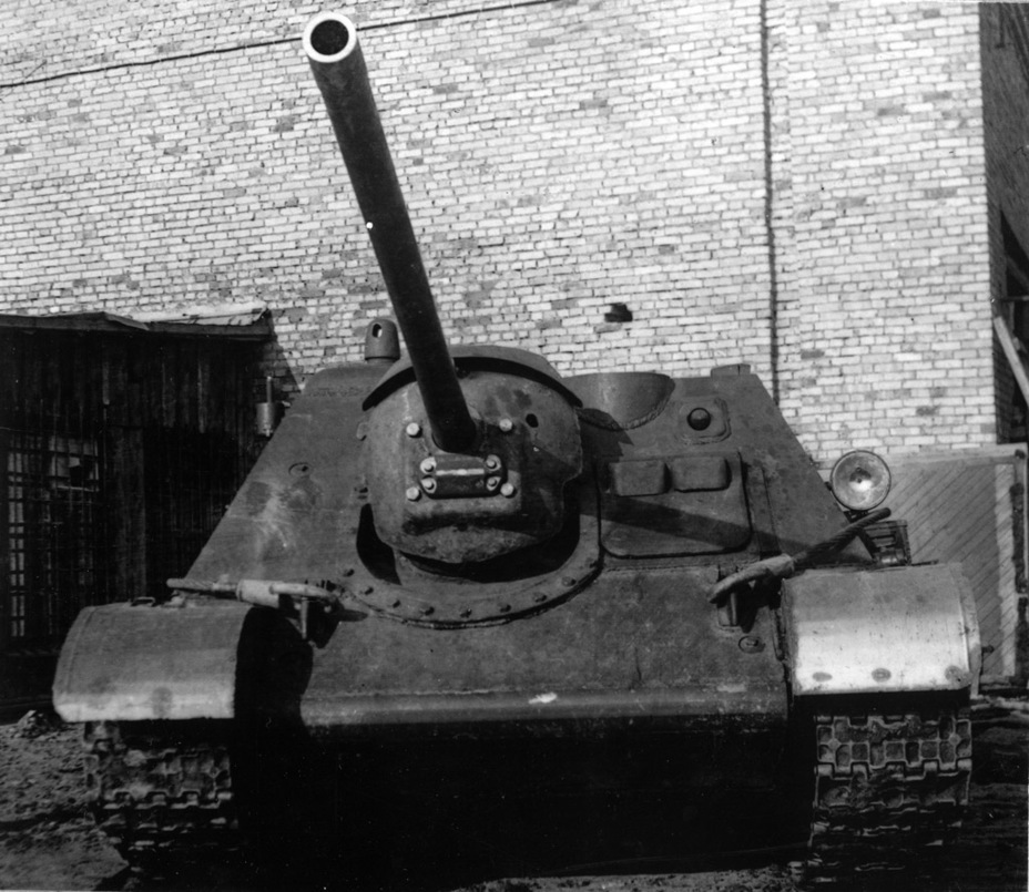 ​The same vehicle at the UZTM courtyard. The access hatch in the front of the gun shield for servicing the recuperator can be seen - From Medium Assault Gun to Medium Tank Destroyer | Warspot.net