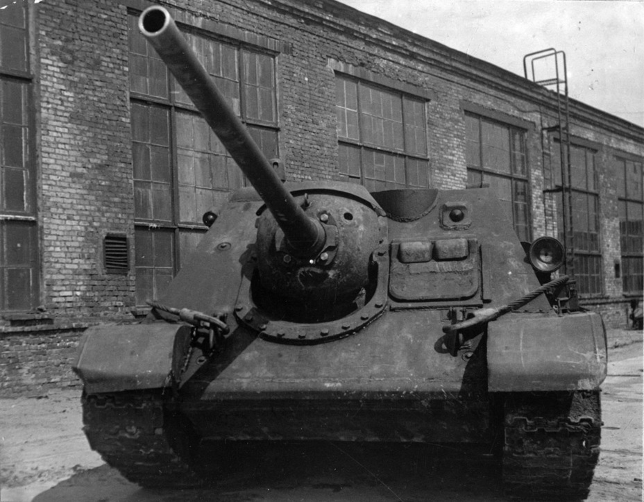 ​SU-85-II in the UZTM courtyard, July 1943 - From Medium Assault Gun to Medium Tank Destroyer | Warspot.net