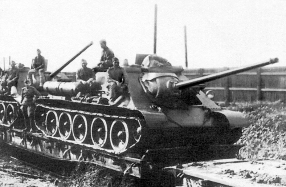 ​A train with the first SU-85s, fall 1943 - SU-85: Long Awaited Tank Destroyer | Warspot.net