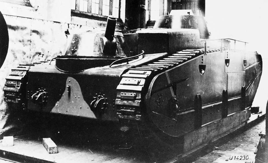 ​The competed tank before leaving the factory. In reality, these tanks went through trials without turrets. Note the high elevation angle of the rear machine gun: it was supposed to double as an AA gun - First Try at a Medium Tank | Warspot.net