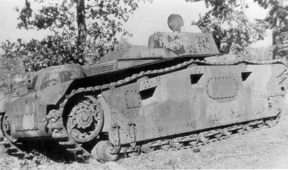 ​Grosstraktor Krupp upon arrival from the USSR. It is clear from the photo that the hull and turrets were stored in different places. The altered running gear is also noticeable - First Try at a Medium Tank | Warspot.net