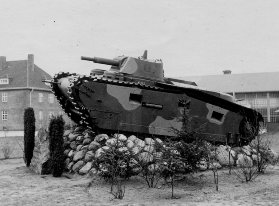 ​The same tank a short time after. Like with the Daimler-Benz tank, the armament was removed - First Try at a Medium Tank | Warspot.net