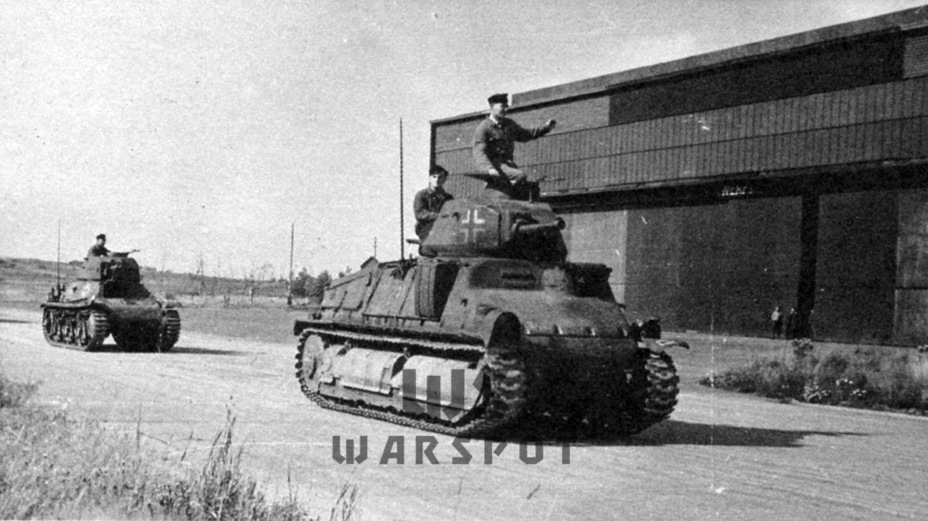 ​Typical Pz.Kpfw.35 S (f) with a German radio and converted commander's cupola - SOMUA S 35 in Second Hand | Warspot.net