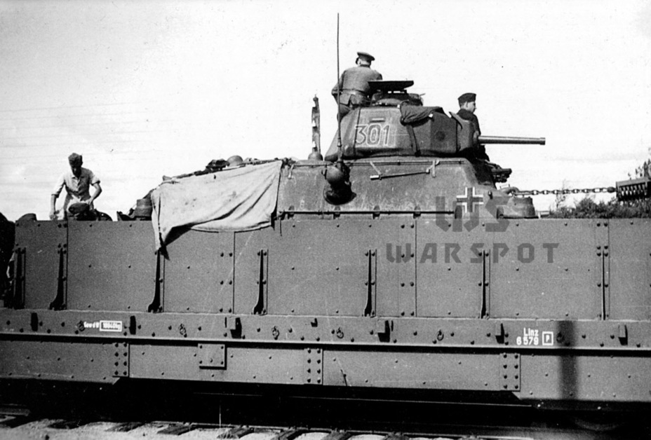 ​A Pz.Kpfw.35 S (f) as a part of Panzerzug 30. The hook that holds the tank on the platform can be seen - SOMUA S 35 in Second Hand | Warspot.net