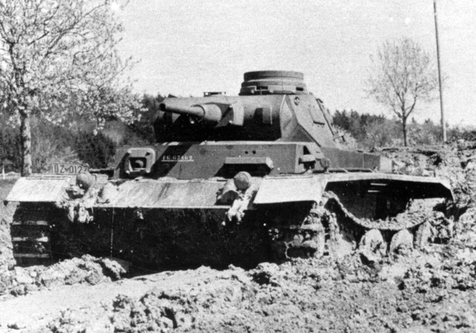 ​The new suspension proved itself to be a little better than the old one, although it had its own problems - Transitional Panzer III | Warspot.net