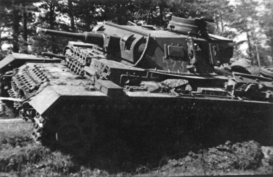 ​A Tauchpanzer III with a 50 mm gun. The underwater equipment did not remain in demand for long - Transitional Panzer III | Warspot.net