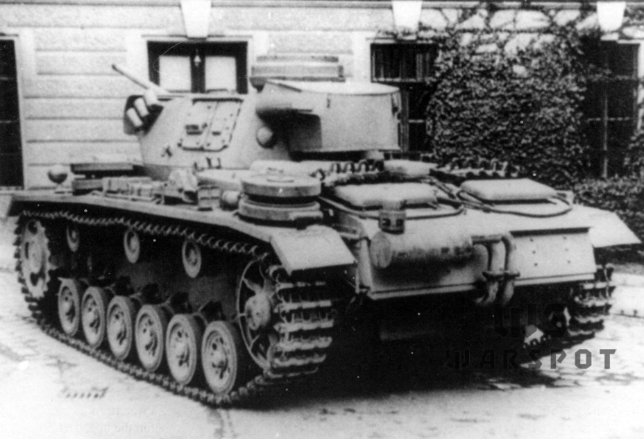 ​The biggest difference of the PzIII Ausf.M from earlier versions is seen from behind - The Last of the Threes | Warspot.net