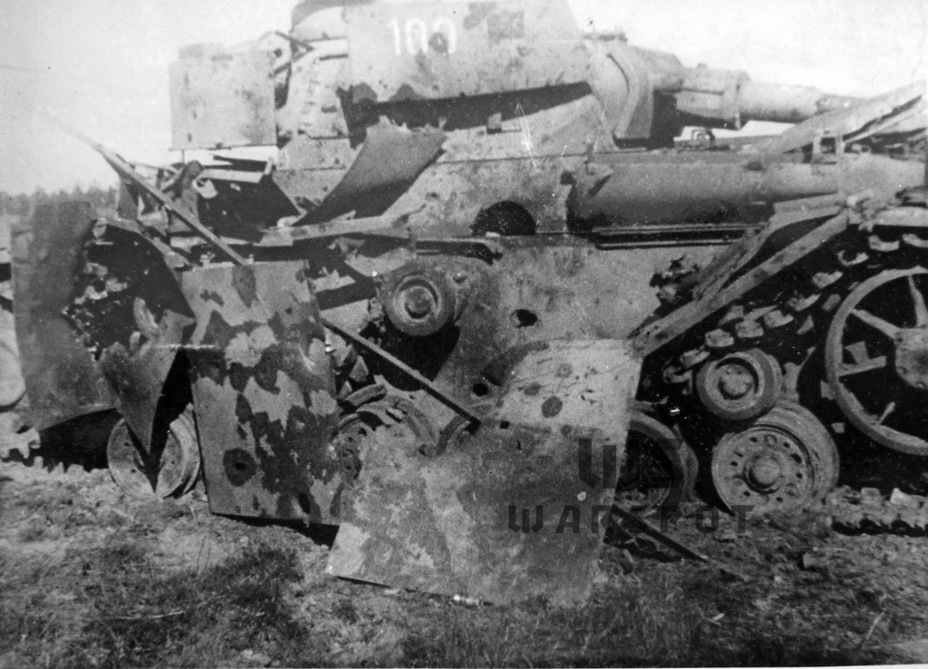 ​The result of firing at side skirts. They protected from HEAT rounds and anti-tank rifles, but their effectiveness against 45 mm rounds or bigger was low - The Last of the Threes | Warspot.net