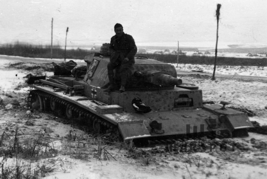 ​A PzIII Ausf.N stuck in mud, winter of 1942 - The Last of the Threes | Warspot.net