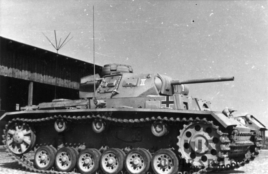 ​An artillery observation vehicle built from a PzIII Ausf.G tank - The Last of the Threes | Warspot.net