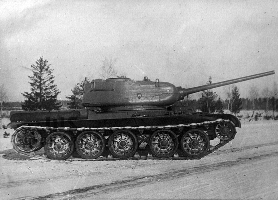 ​The second prototype had a 1600 mm wide turret ring. - T-44: A Step in the Right Direction | Warspot.net