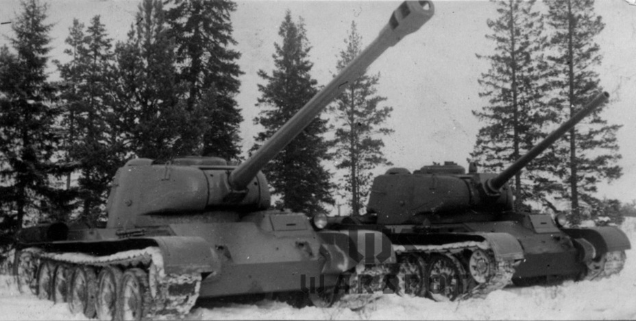 ​The first (right) and third T-44 prototypes. - T-44: A Step in the Right Direction | Warspot.net