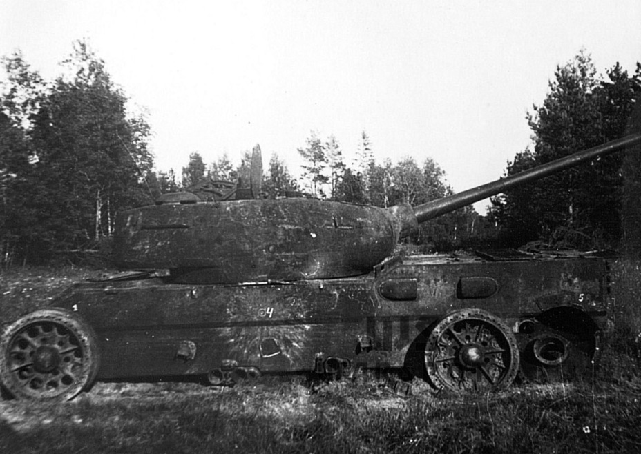 ​The final drive was torn off when hit with 88 mm HE shells - T-44: The Second Version | Warspot.net
