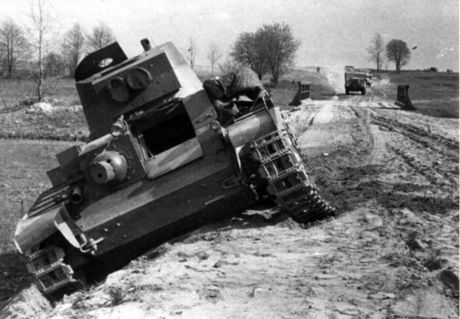 ​The tank slipped into a ditch during trials in the summer-fall of 1938. Armament is not installed - The Polish Army's Phantom Reserves | Warspot.net