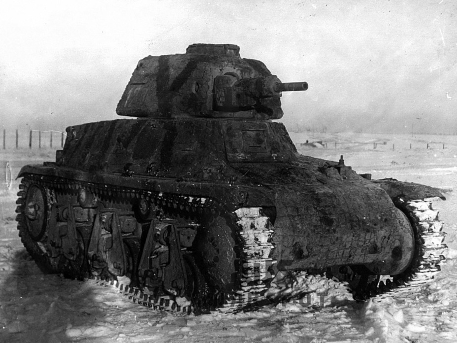 ​A captured Pz.Kpfw.38 H (f) from the 211th Tank Battalion, NIBT Proving Grounds, winter 1944-45 - Hotchkiss H 39: Long-Living Trophy | Warspot.net