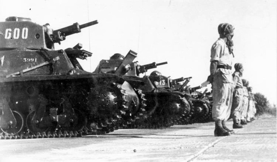 ​The Pz.Kpfw.38 H (f) in the ranks of the Israeli Army, 1948. These were the first tanks that were officially purchased by Israel - Hotchkiss H 39: Long-Living Trophy | Warspot.net