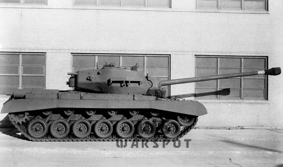 ​As the height of the tank remained nearly the same, the Heavy Tank T32 looked much more squat than other American heavy tanks - Pershing on Steroids  | Warspot.net