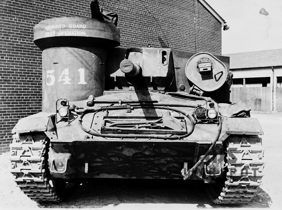 ​The T14 gun mount and early AA mount are visible - HMC M37: a Fast Howitzer on a Light Chassis | Warspot.net